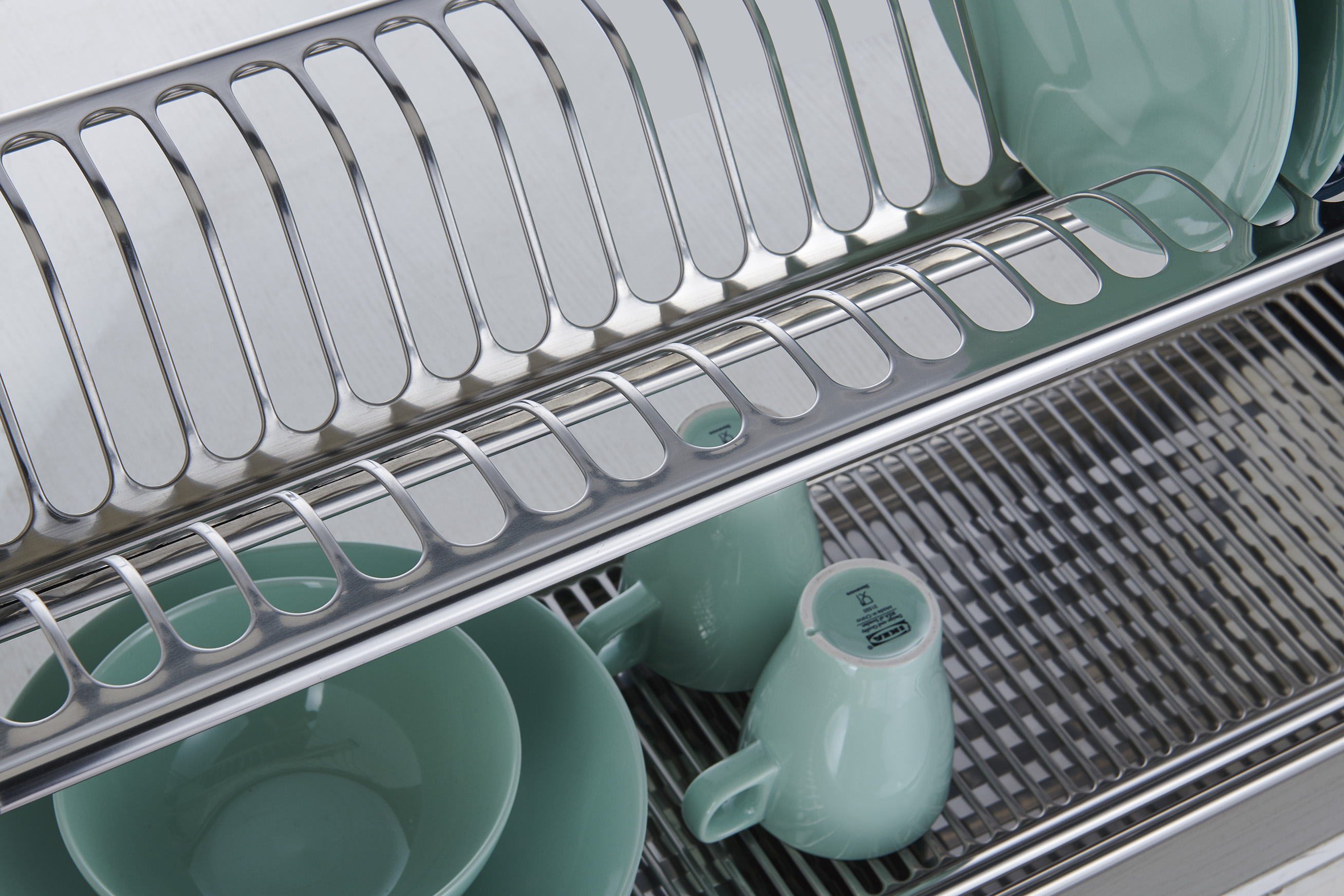 Welldo F8118 stainless steel pull-out dish rack detail with plate and bowl storage